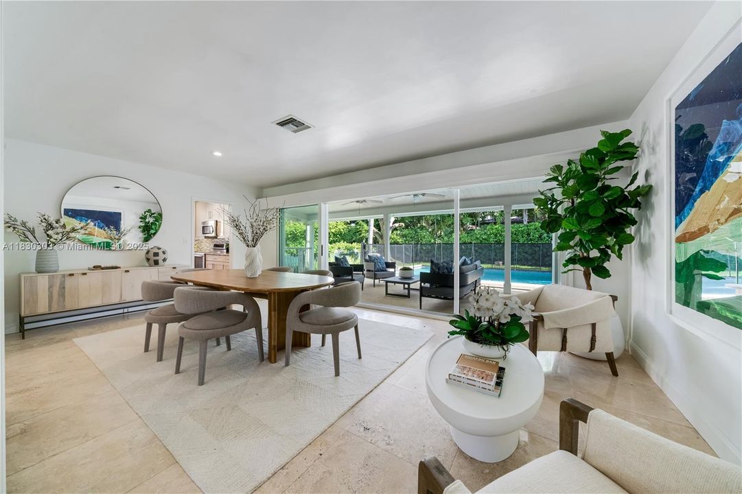 Vendido Recientemente: $1,850,000 (3 camas, 2 baños, 1992 Pies cuadrados)