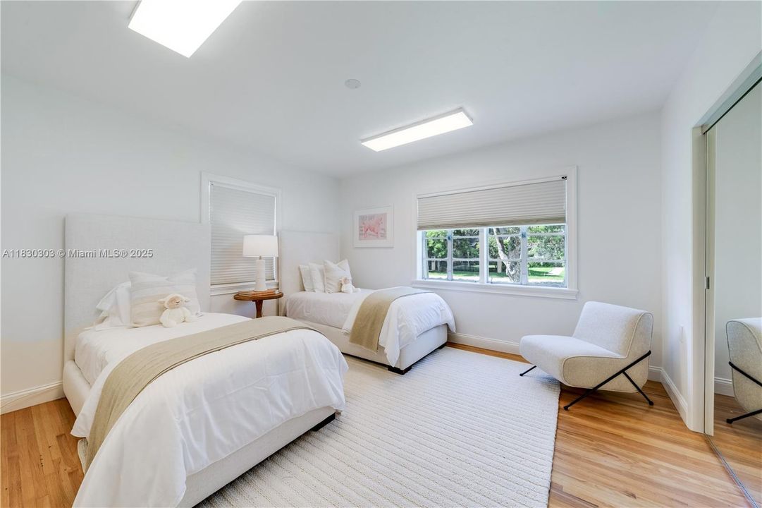 Vendido Recientemente: $1,850,000 (3 camas, 2 baños, 1992 Pies cuadrados)