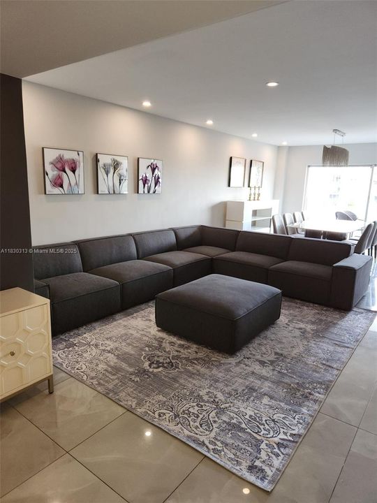 На продажу: $595,000 (2 спален, 2 ванн, 1555 Квадратных фут)