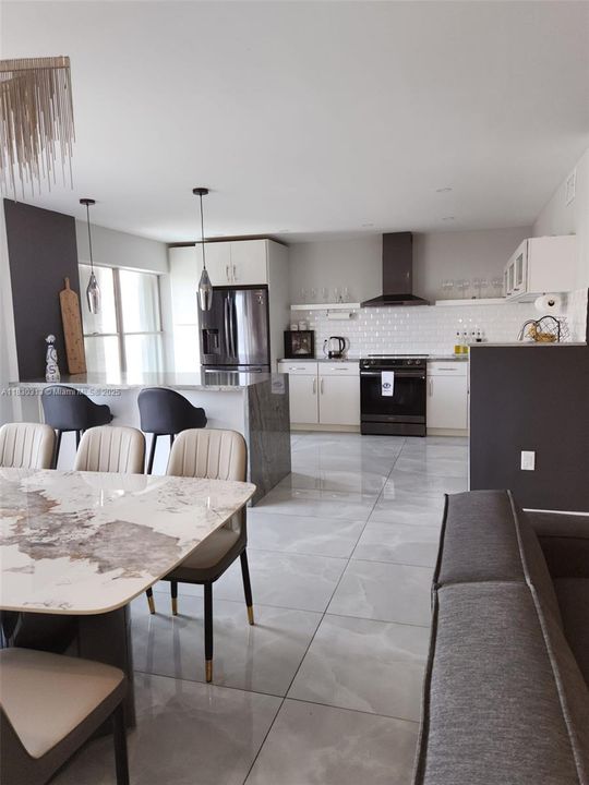 На продажу: $595,000 (2 спален, 2 ванн, 1555 Квадратных фут)