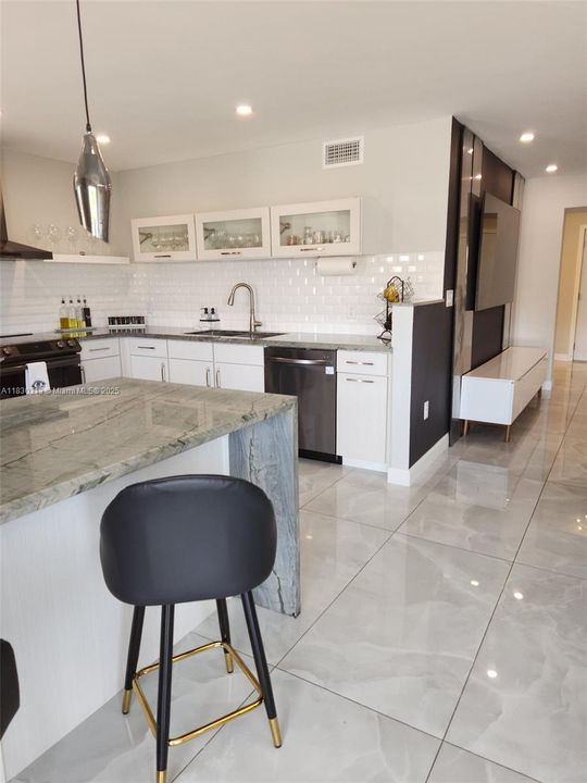 На продажу: $595,000 (2 спален, 2 ванн, 1555 Квадратных фут)