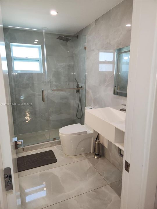 На продажу: $595,000 (2 спален, 2 ванн, 1555 Квадратных фут)