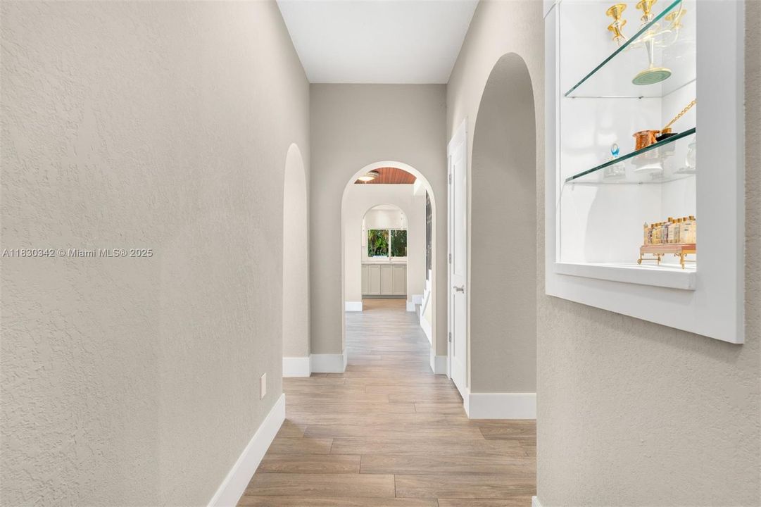 最近售出: $3,995,000 (6 贝兹, 5 浴室, 5207 平方英尺)