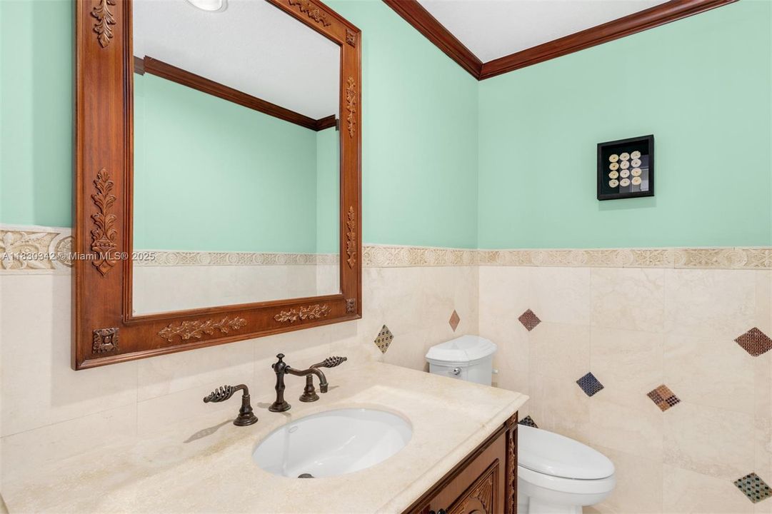 最近售出: $3,995,000 (6 贝兹, 5 浴室, 5207 平方英尺)