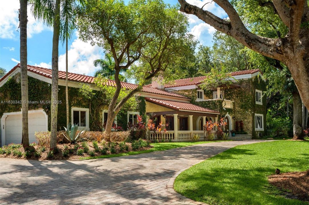 最近售出: $3,995,000 (6 贝兹, 5 浴室, 5207 平方英尺)