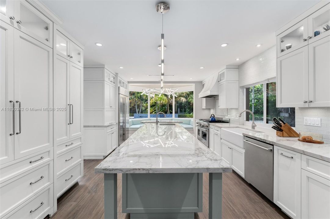 最近售出: $3,995,000 (6 贝兹, 5 浴室, 5207 平方英尺)