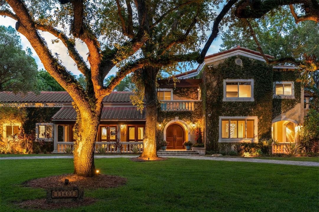 最近售出: $3,995,000 (6 贝兹, 5 浴室, 5207 平方英尺)