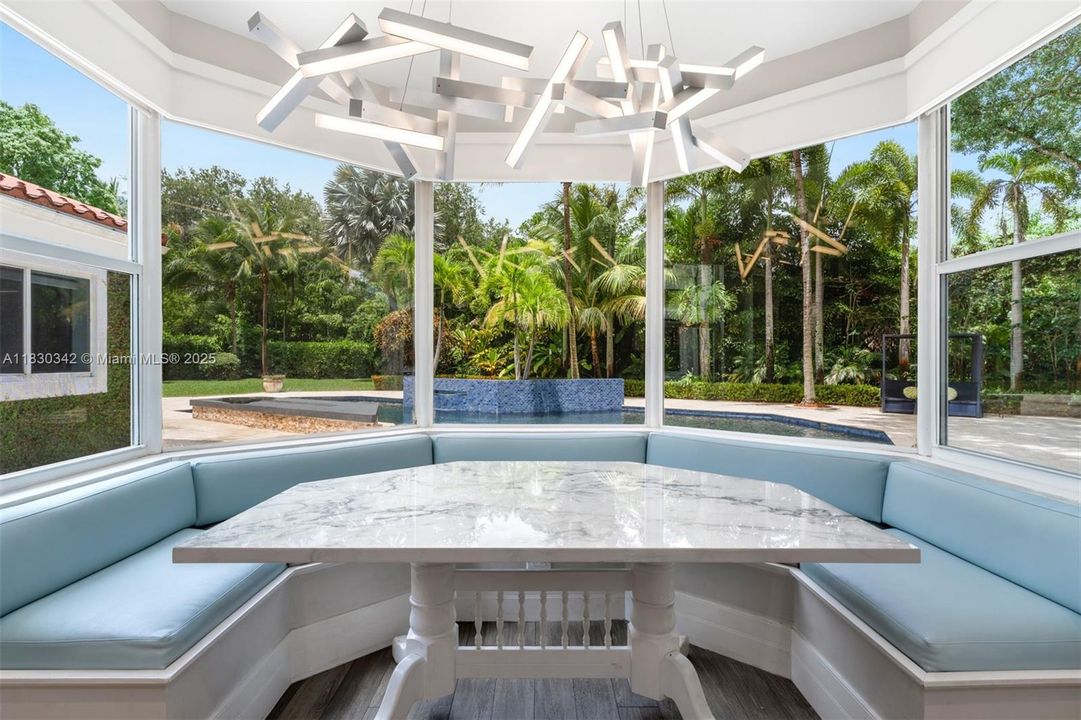 最近售出: $3,995,000 (6 贝兹, 5 浴室, 5207 平方英尺)