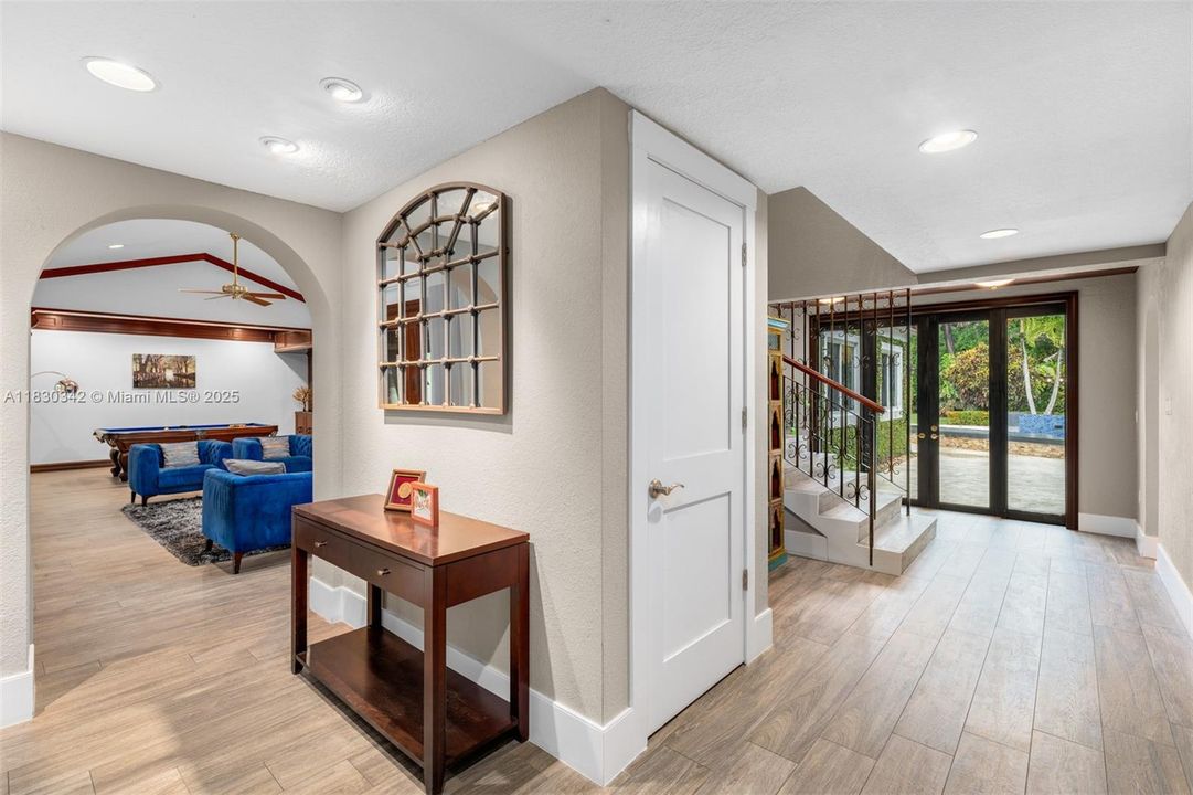 最近售出: $3,995,000 (6 贝兹, 5 浴室, 5207 平方英尺)