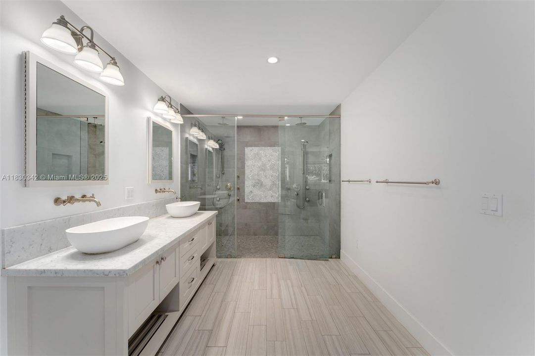 最近售出: $3,995,000 (6 贝兹, 5 浴室, 5207 平方英尺)