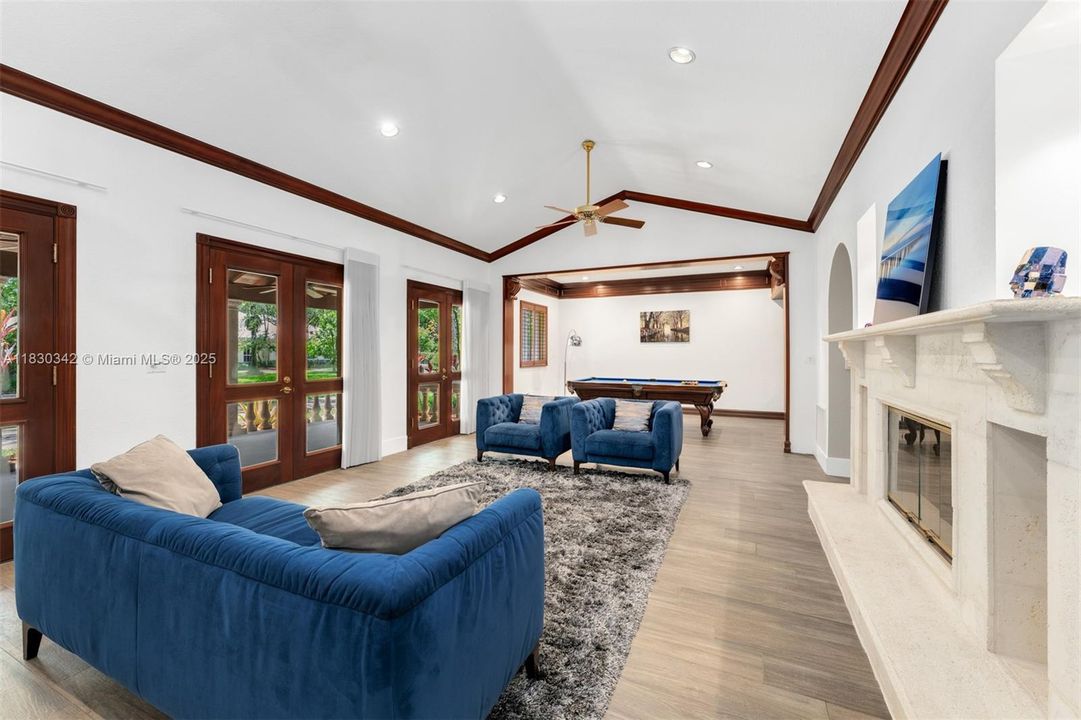 最近售出: $3,995,000 (6 贝兹, 5 浴室, 5207 平方英尺)