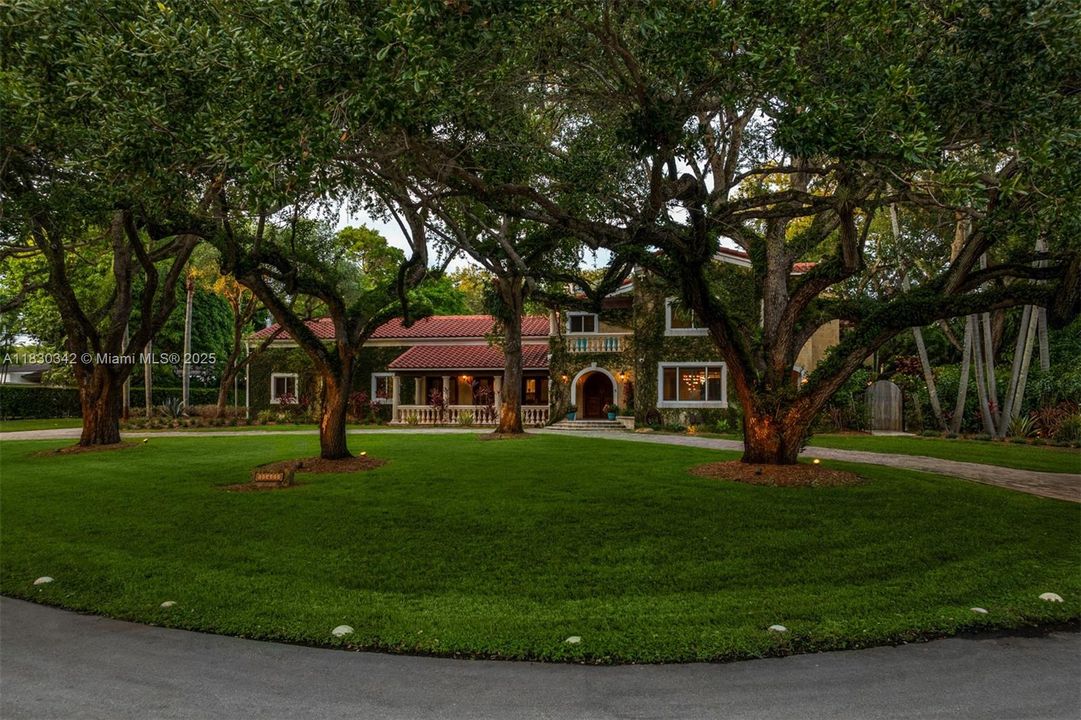 最近售出: $3,995,000 (6 贝兹, 5 浴室, 5207 平方英尺)