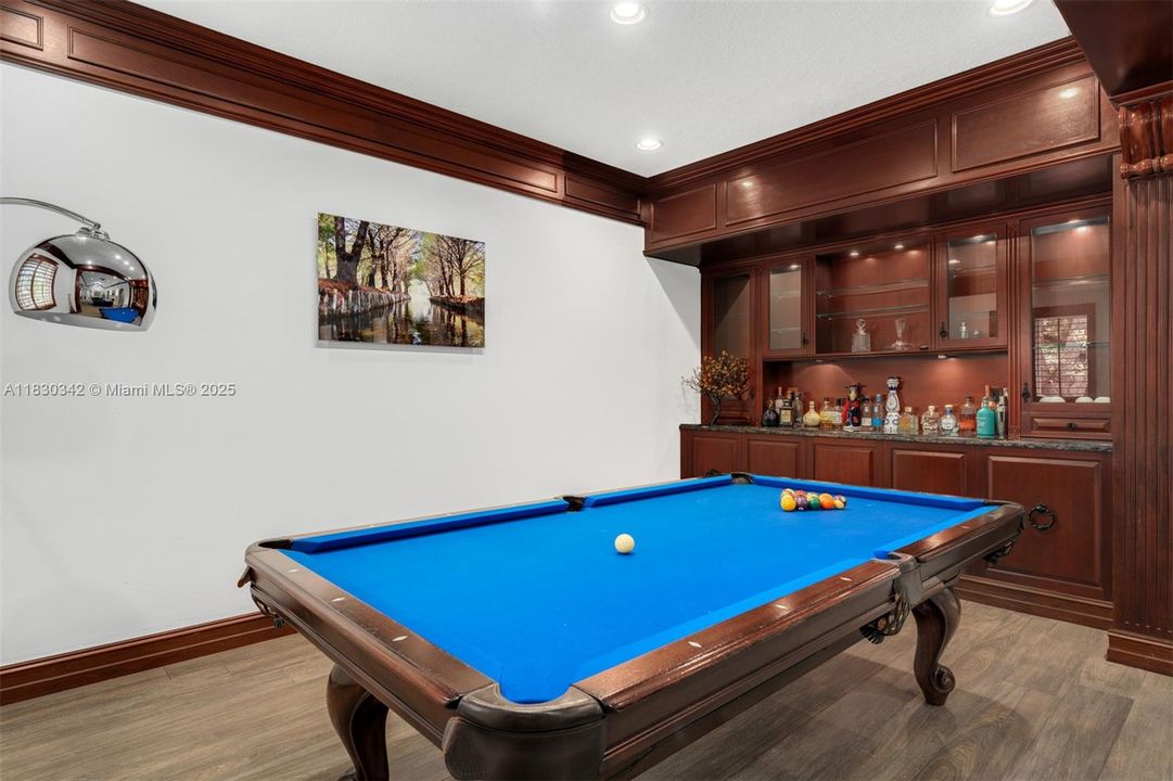 最近售出: $3,995,000 (6 贝兹, 5 浴室, 5207 平方英尺)