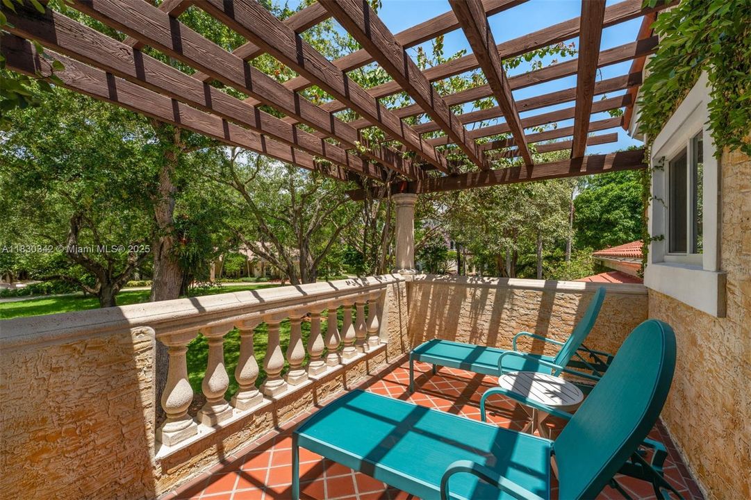 最近售出: $3,995,000 (6 贝兹, 5 浴室, 5207 平方英尺)