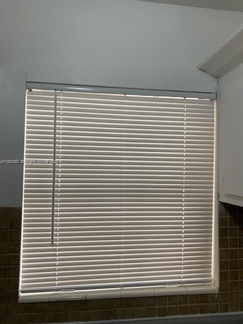 For Sale: $133,000 (1 beds, 1 baths, 640 Square Feet)