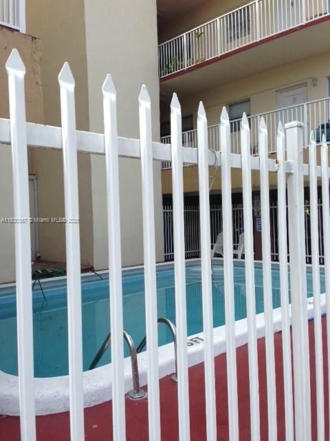 For Sale: $133,000 (1 beds, 1 baths, 640 Square Feet)