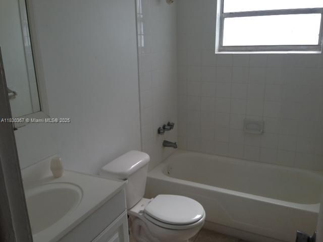 For Sale: $133,000 (1 beds, 1 baths, 640 Square Feet)