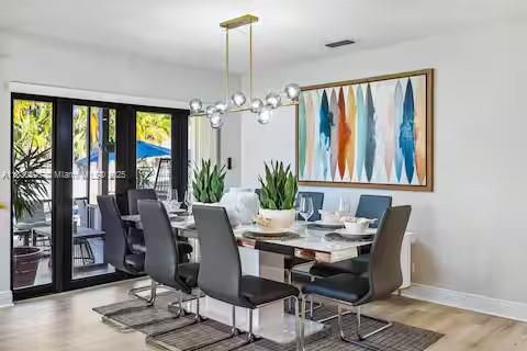 Modern dining with statement art and molecular chandelier magic!