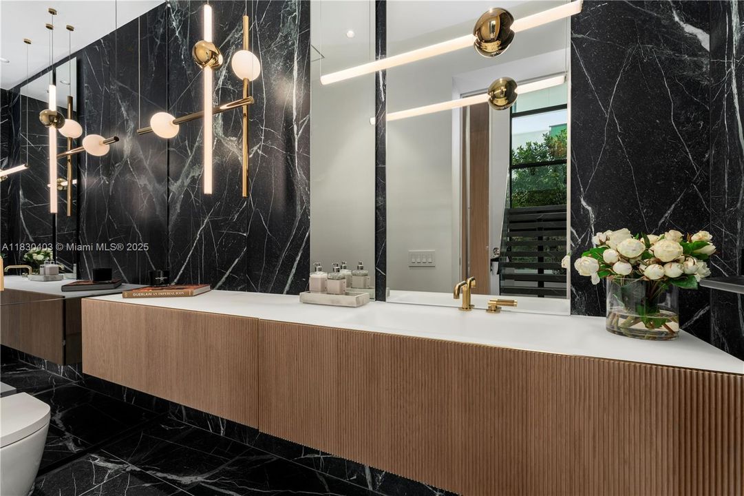 En Venta: $19,995,000 (6 camas, 7 baños, 6347 Pies cuadrados)