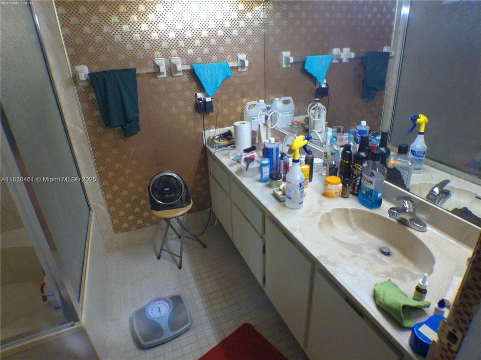 Active With Contract: $243,000 (3 beds, 2 baths, 1348 Square Feet)