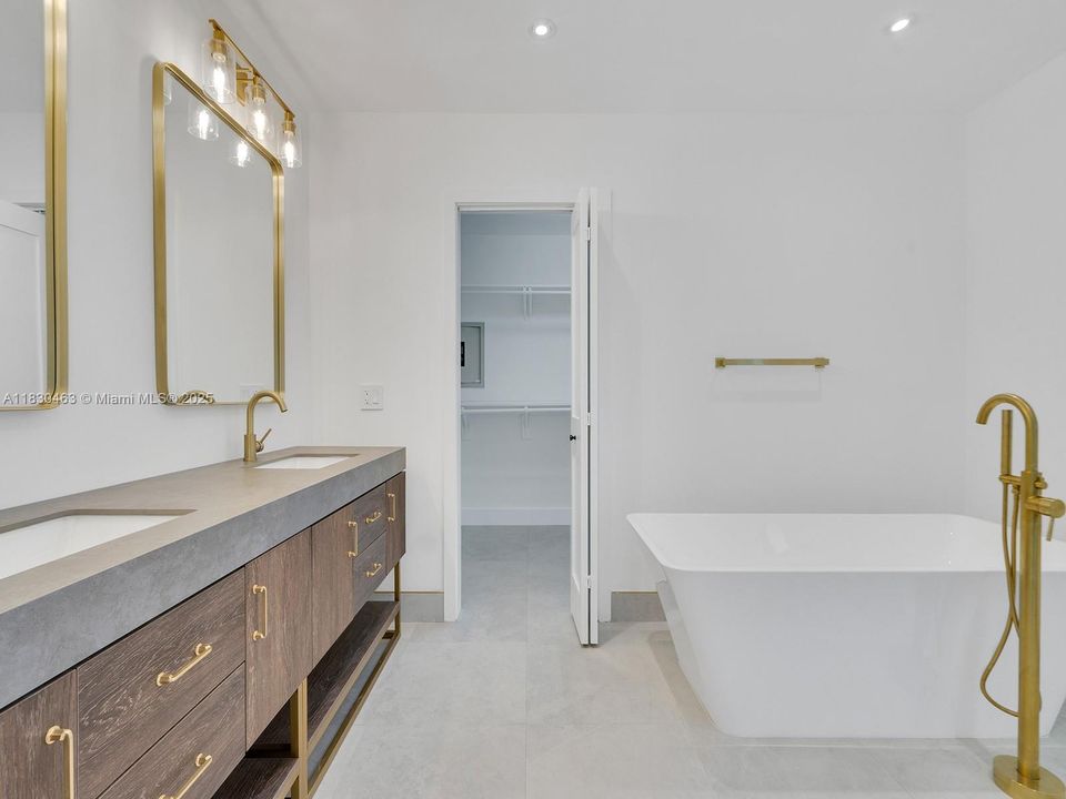 For Sale: $1,545,000 (5 beds, 3 baths, 2965 Square Feet)
