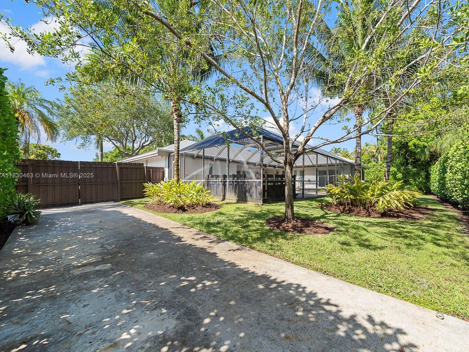 For Sale: $1,545,000 (5 beds, 3 baths, 2965 Square Feet)