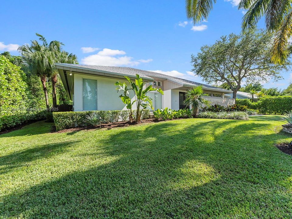 For Sale: $1,545,000 (5 beds, 3 baths, 2965 Square Feet)