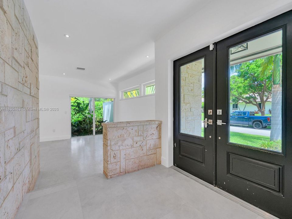 For Sale: $1,545,000 (5 beds, 3 baths, 2965 Square Feet)