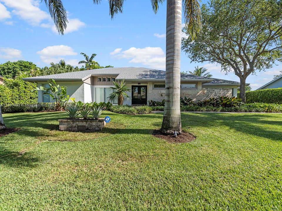 For Sale: $1,545,000 (5 beds, 3 baths, 2965 Square Feet)