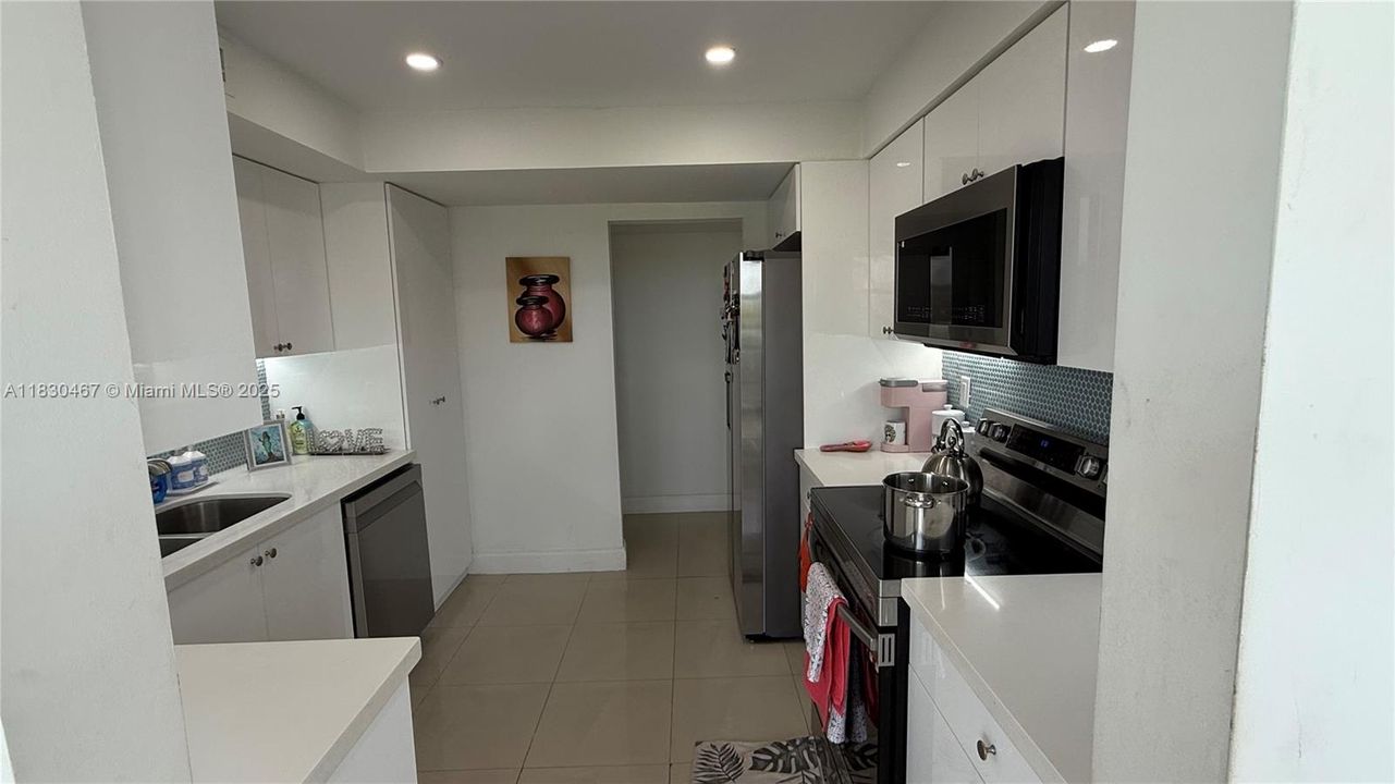 待售: $295,000 (1 贝兹, 1 浴室, 1053 平方英尺)