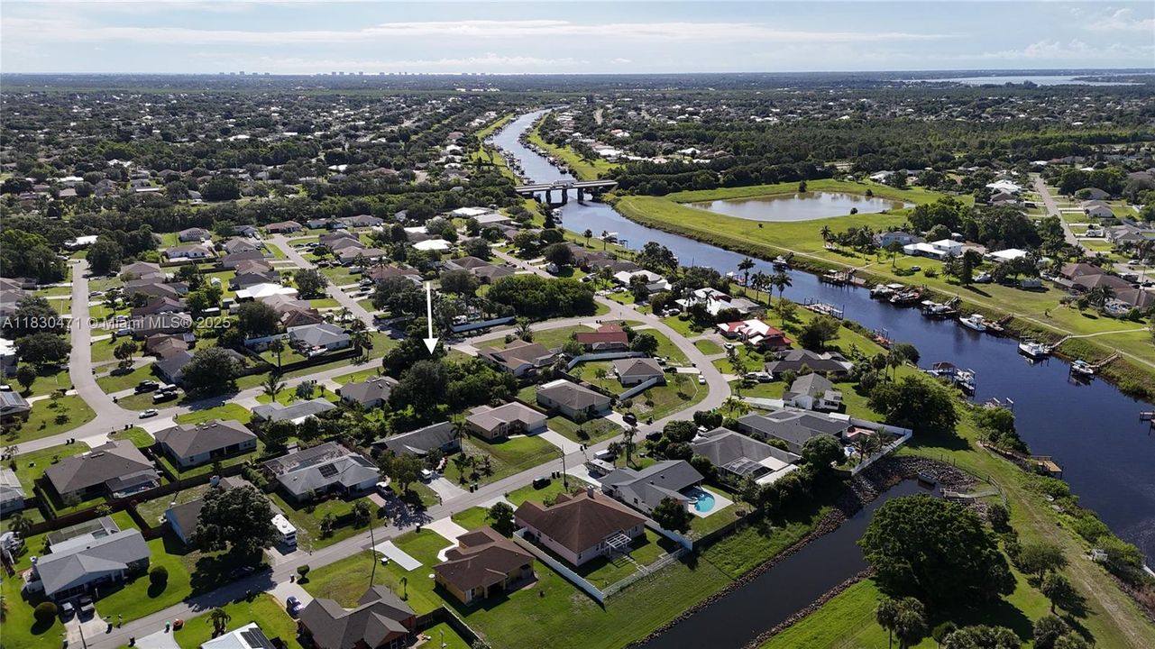 На продажу: $165,000 (0.23 acres)