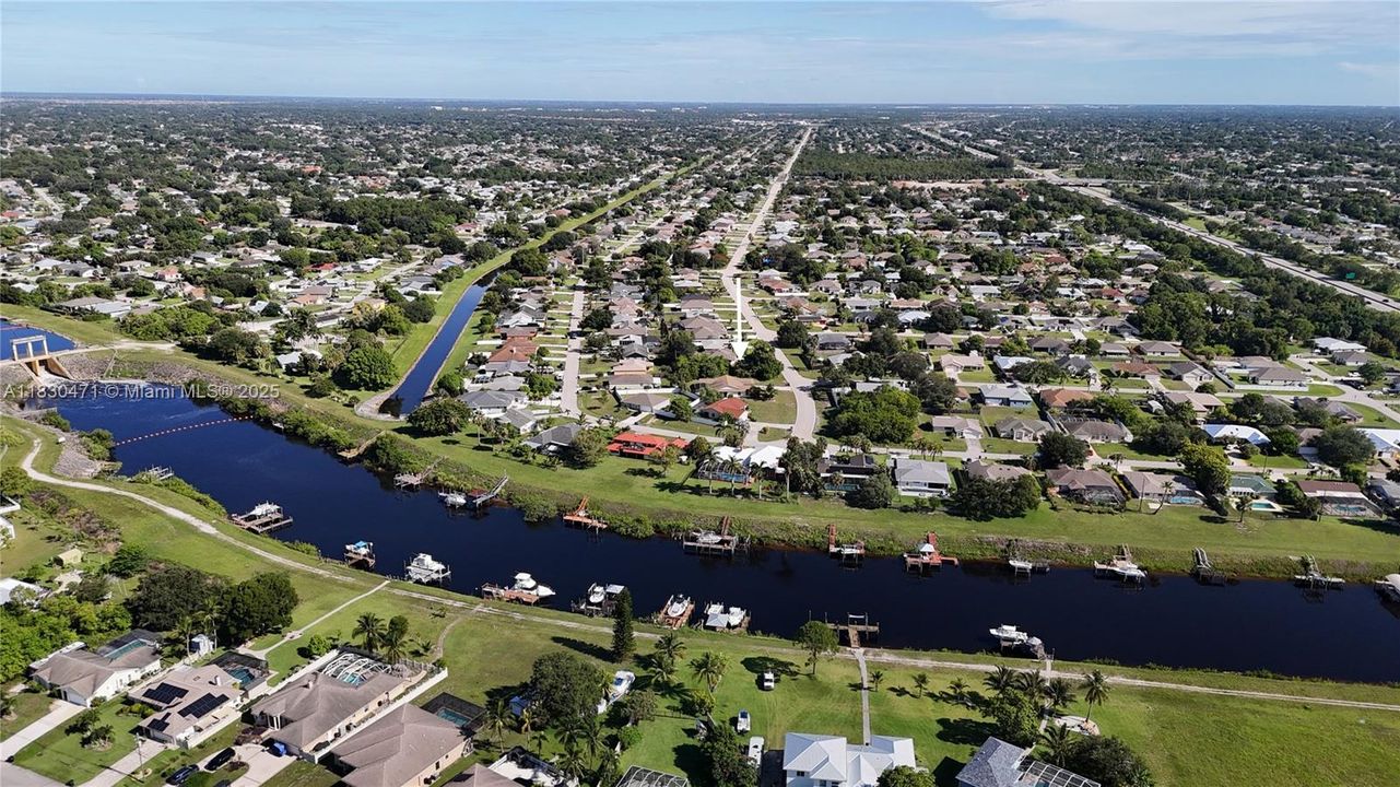 На продажу: $165,000 (0.23 acres)