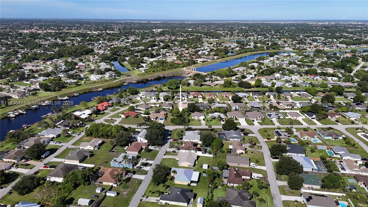 На продажу: $165,000 (0.23 acres)