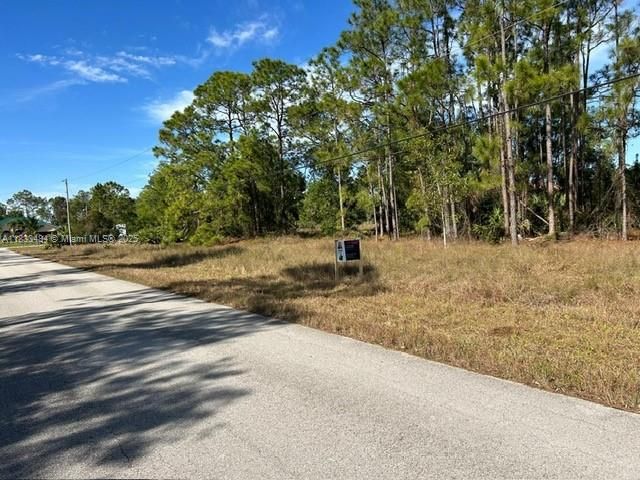 На продажу: $28,600 (0.24 acres)