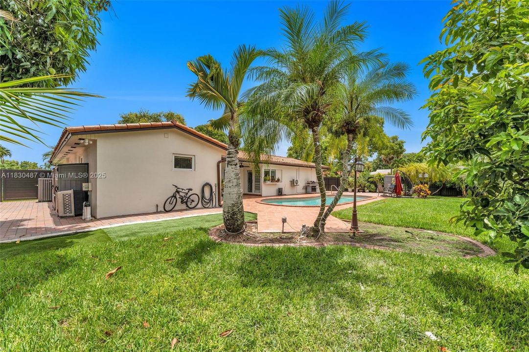 На продажу: $889,900 (3 спален, 2 ванн, 1307 Квадратных фут)