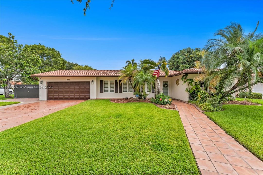 На продажу: $889,900 (3 спален, 2 ванн, 1307 Квадратных фут)