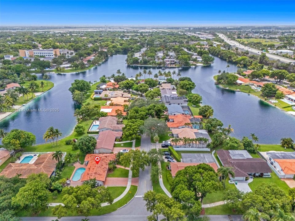 На продажу: $889,900 (3 спален, 2 ванн, 1307 Квадратных фут)