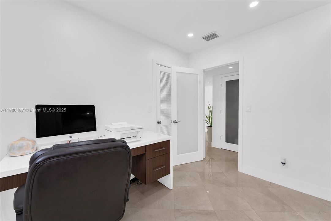 На продажу: $889,900 (3 спален, 2 ванн, 1307 Квадратных фут)