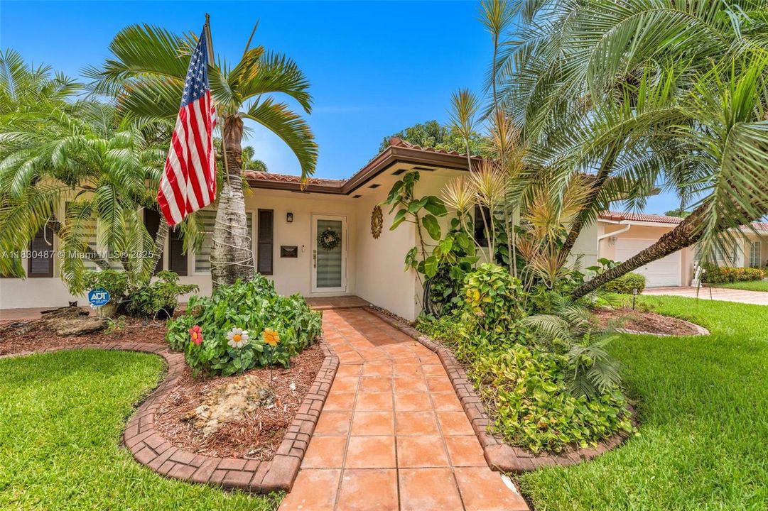 На продажу: $889,900 (3 спален, 2 ванн, 1307 Квадратных фут)