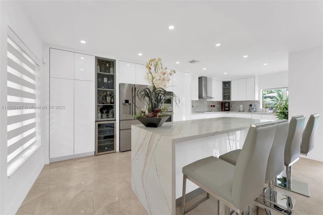 На продажу: $889,900 (3 спален, 2 ванн, 1307 Квадратных фут)