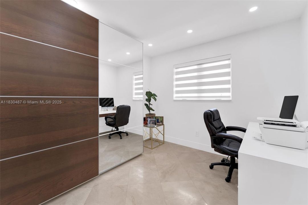 На продажу: $889,900 (3 спален, 2 ванн, 1307 Квадратных фут)