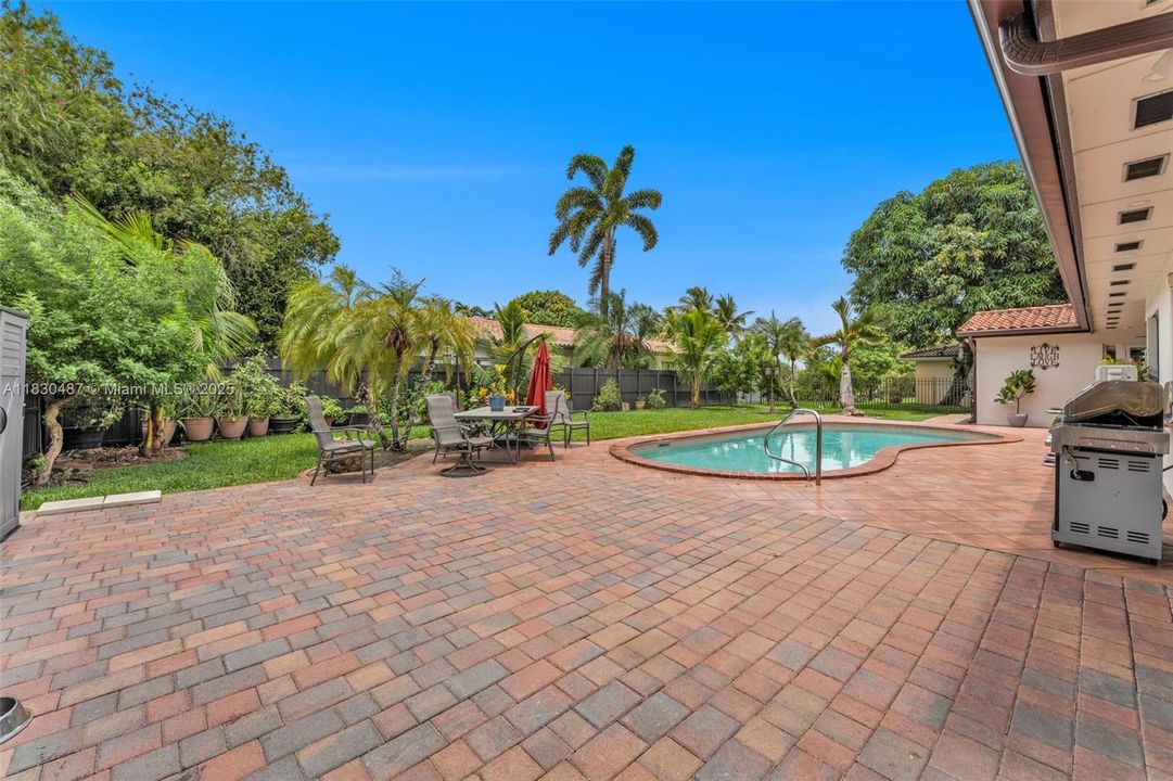 На продажу: $889,900 (3 спален, 2 ванн, 1307 Квадратных фут)