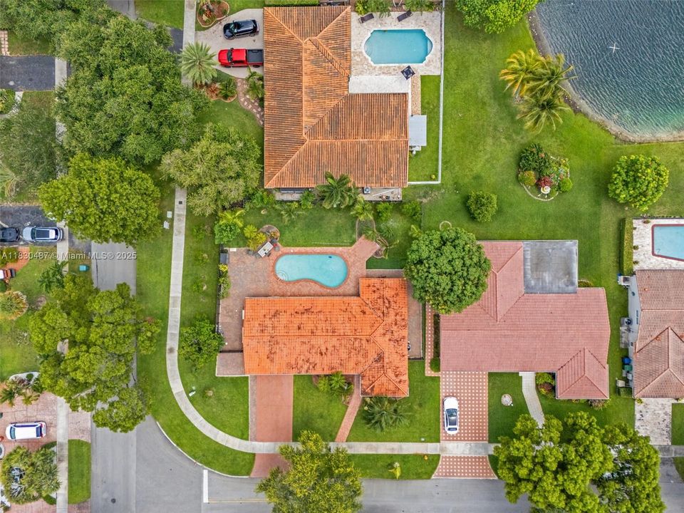 На продажу: $889,900 (3 спален, 2 ванн, 1307 Квадратных фут)