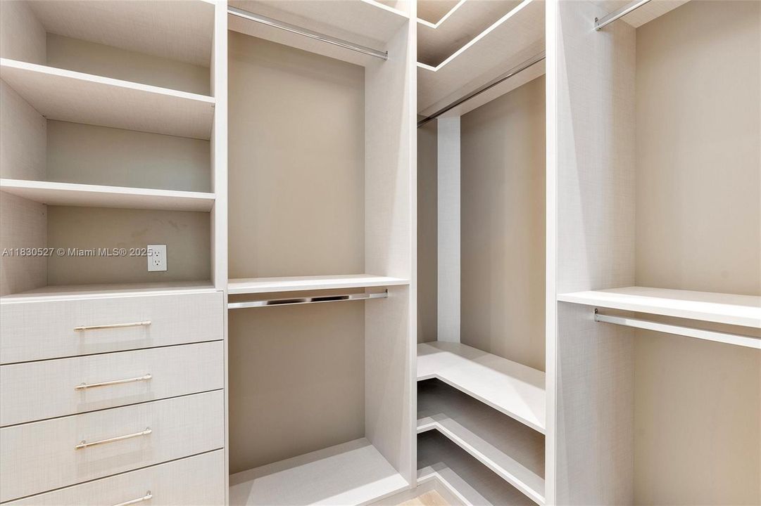 Activo con contrato: $5,995,000 (5 camas, 5 baños, 5119 Pies cuadrados)