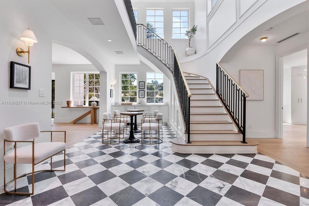 Activo con contrato: $5,995,000 (5 camas, 5 baños, 5119 Pies cuadrados)