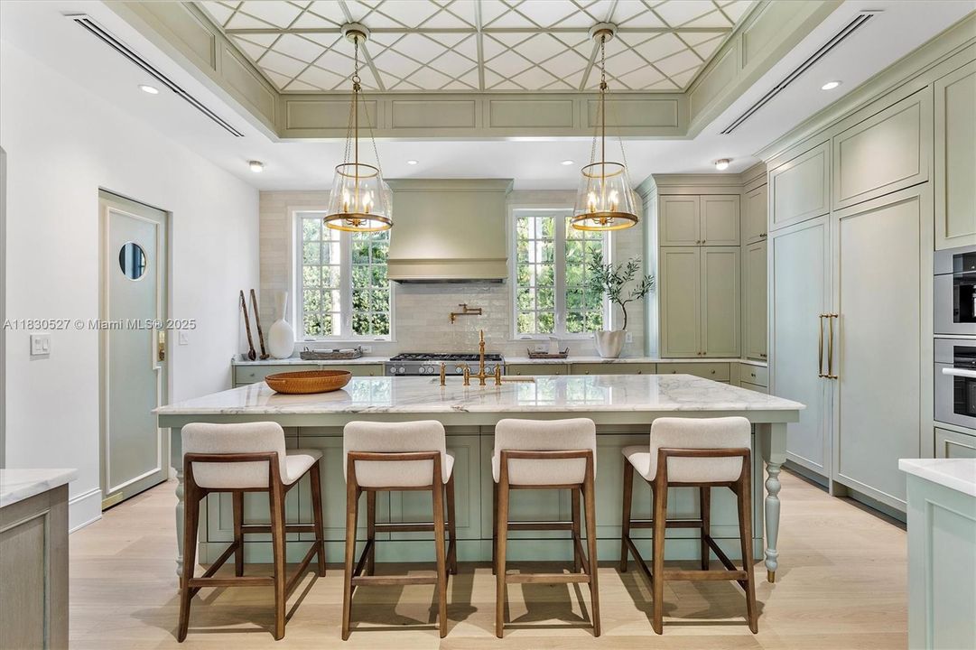 Activo con contrato: $5,995,000 (5 camas, 5 baños, 5119 Pies cuadrados)