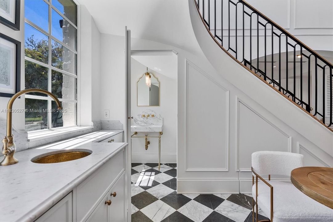 Activo con contrato: $5,995,000 (5 camas, 5 baños, 5119 Pies cuadrados)