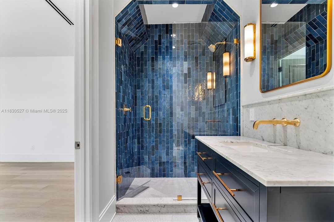 Activo con contrato: $5,995,000 (5 camas, 5 baños, 5119 Pies cuadrados)