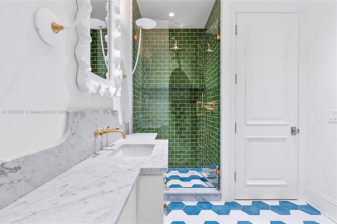 Activo con contrato: $5,995,000 (5 camas, 5 baños, 5119 Pies cuadrados)