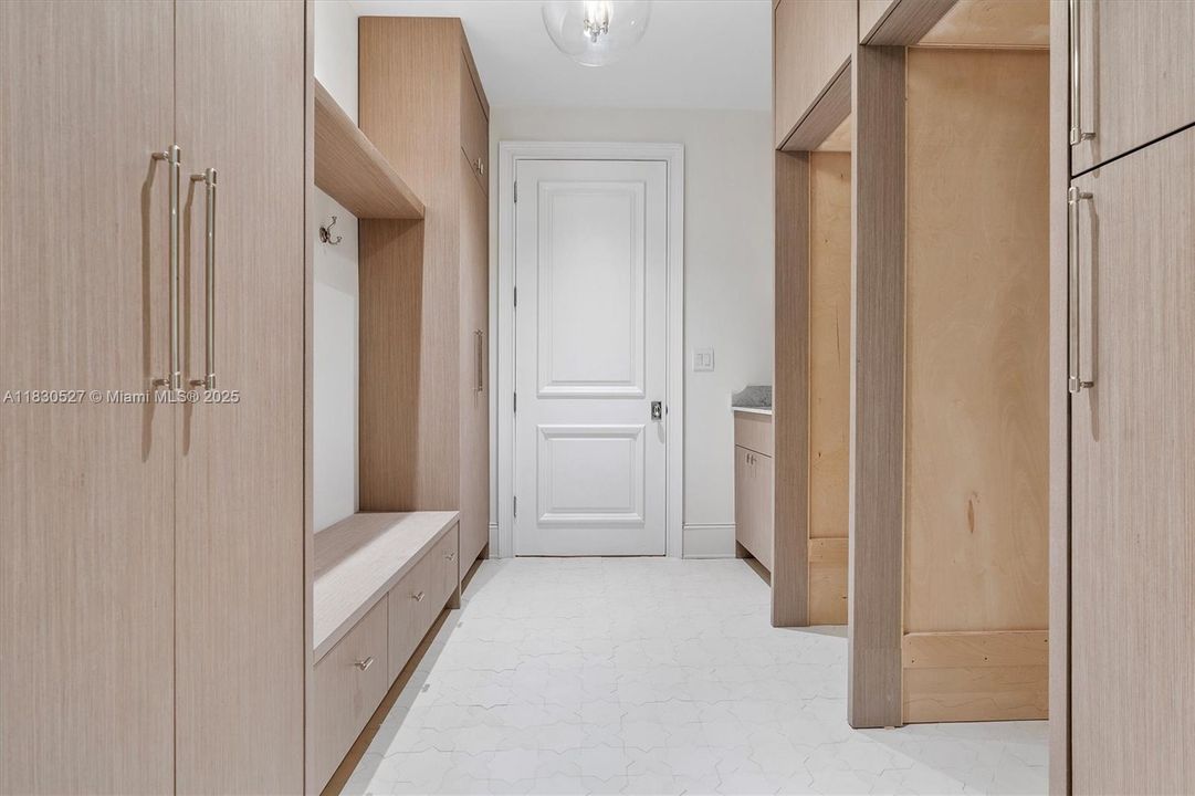 Activo con contrato: $5,995,000 (5 camas, 5 baños, 5119 Pies cuadrados)